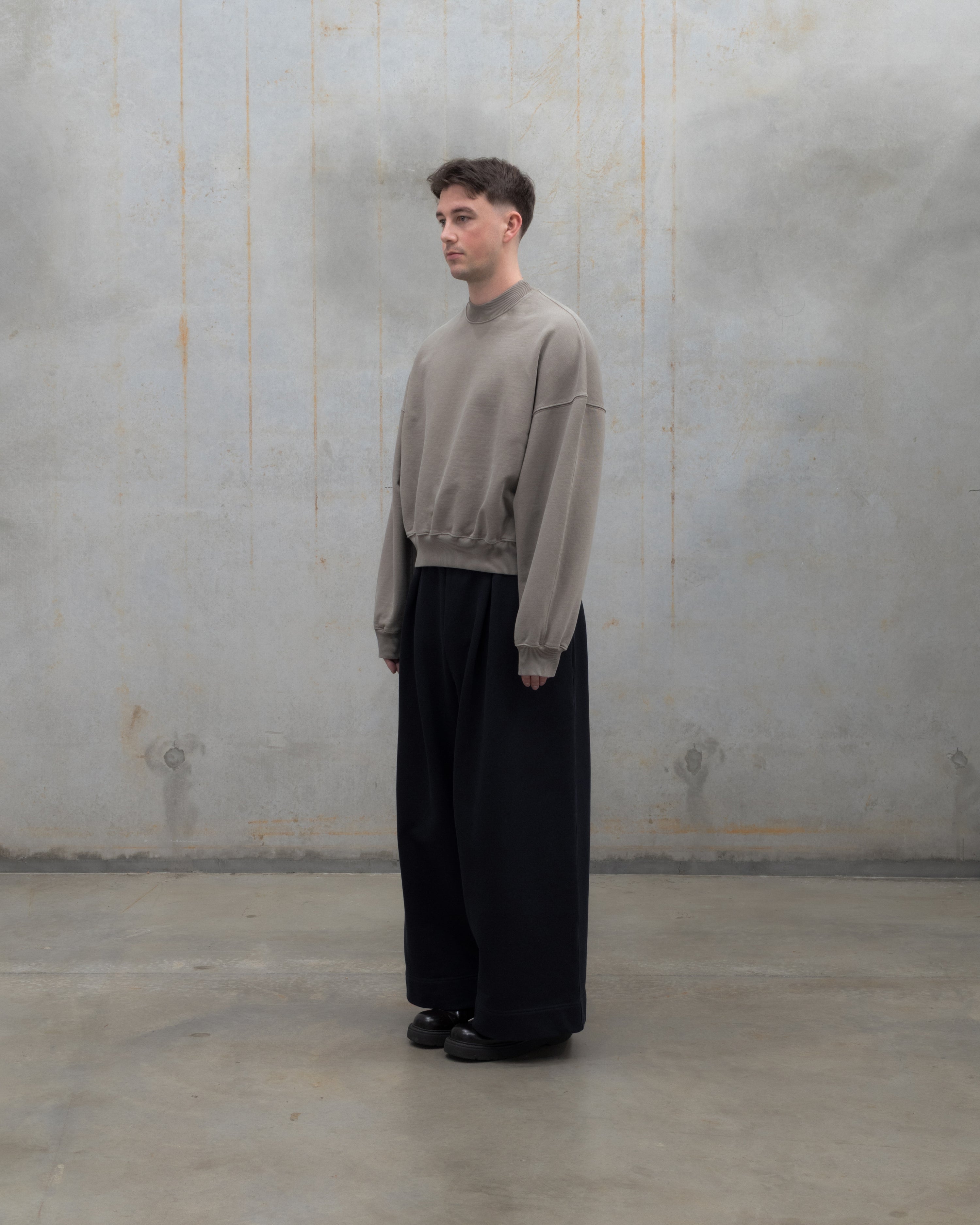 [ Uniform ] Crewneck Jumper / Walnut
