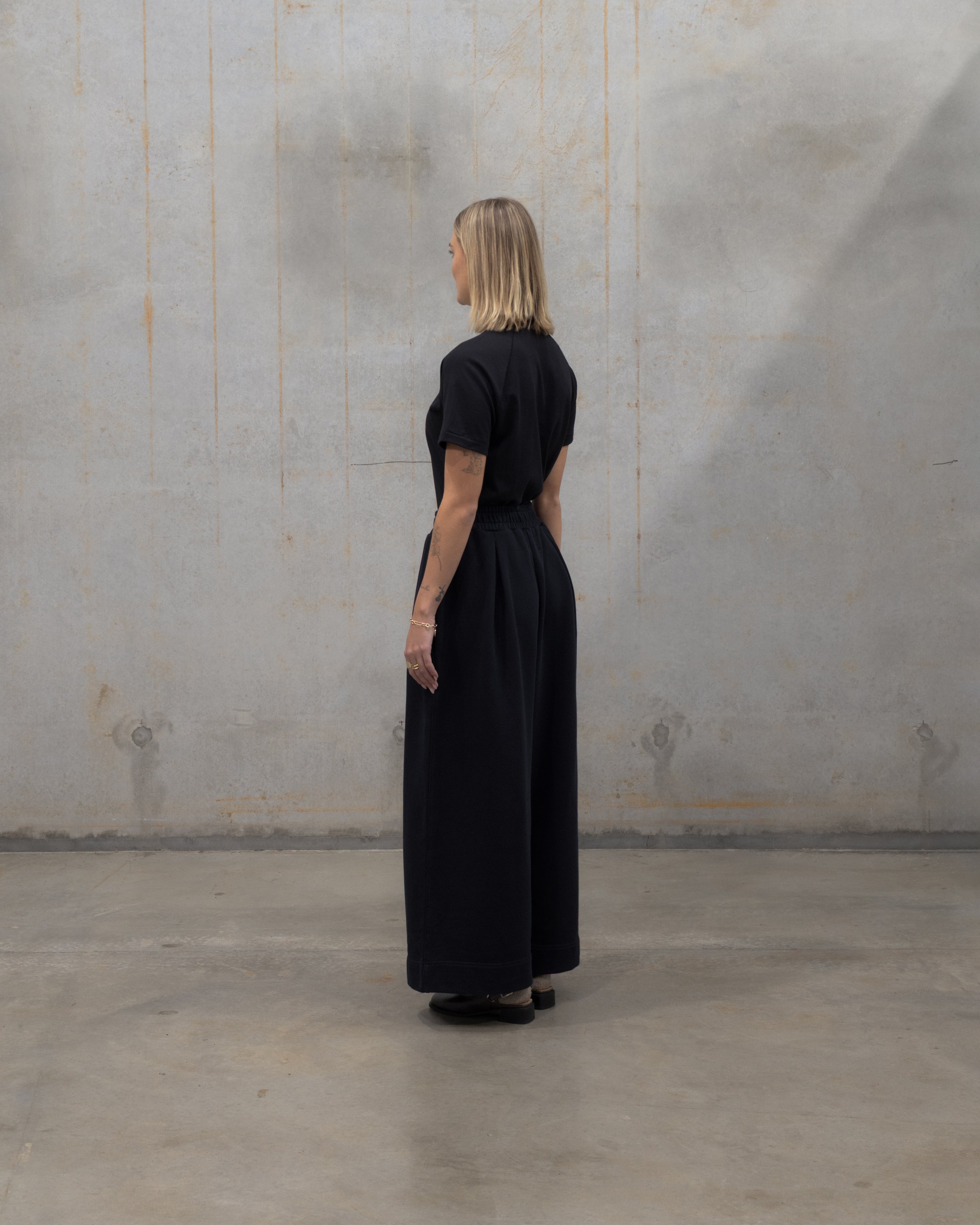 [ HANS ] Double Pleated Terry Trouser / Onyx