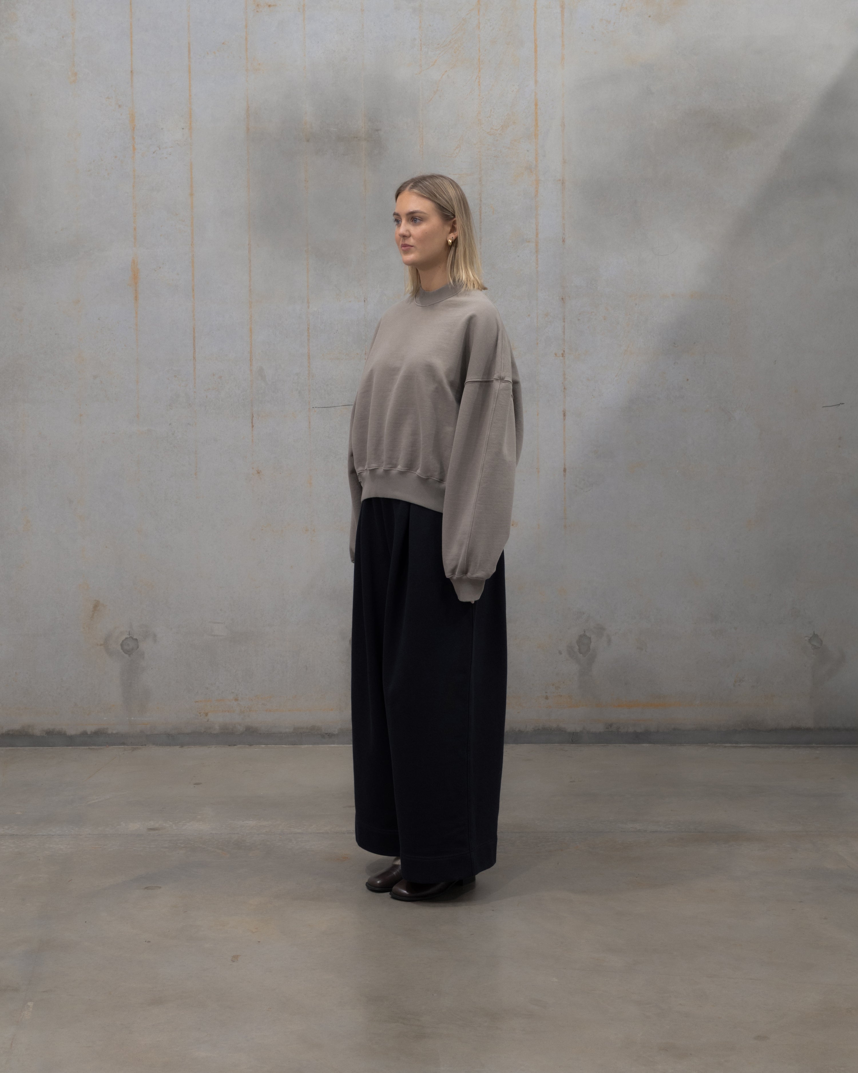 [ Uniform ] Crewneck Jumper / Walnut