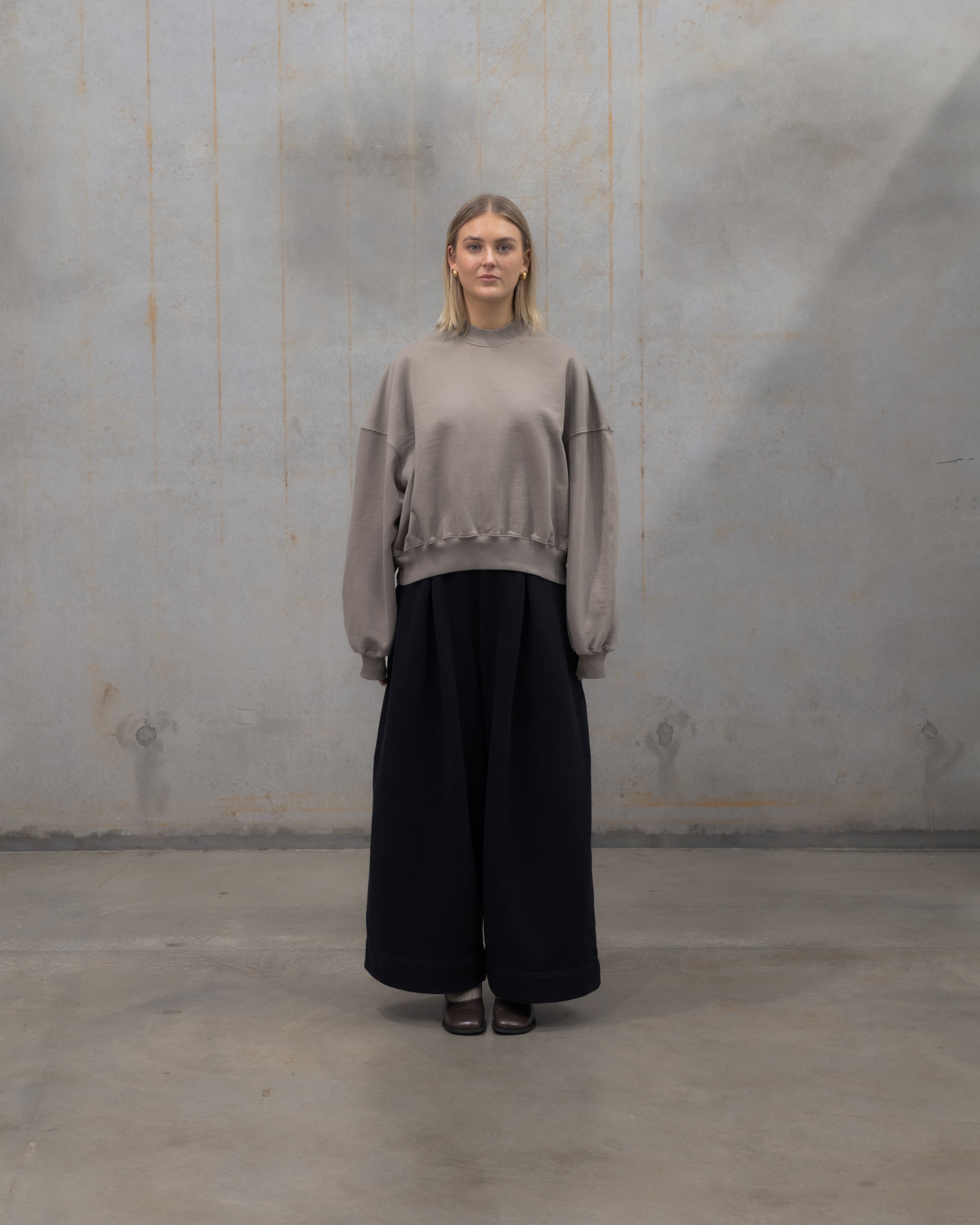 [ Uniform ] Crewneck Jumper / Walnut